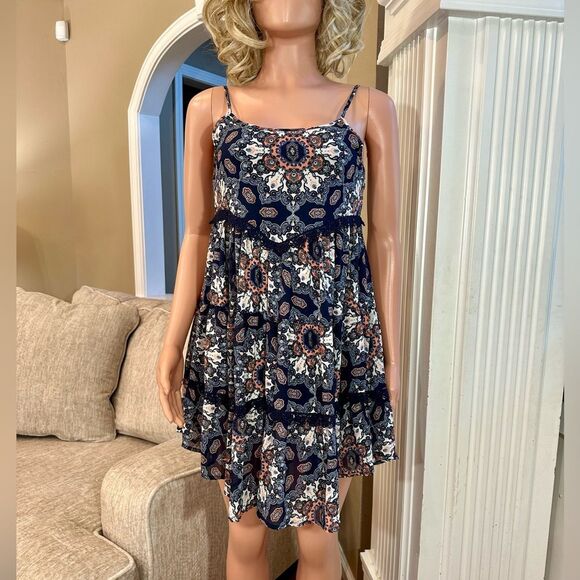 Taylor & Sage navy paisley lace back tie back dress - Picture 2 of 15